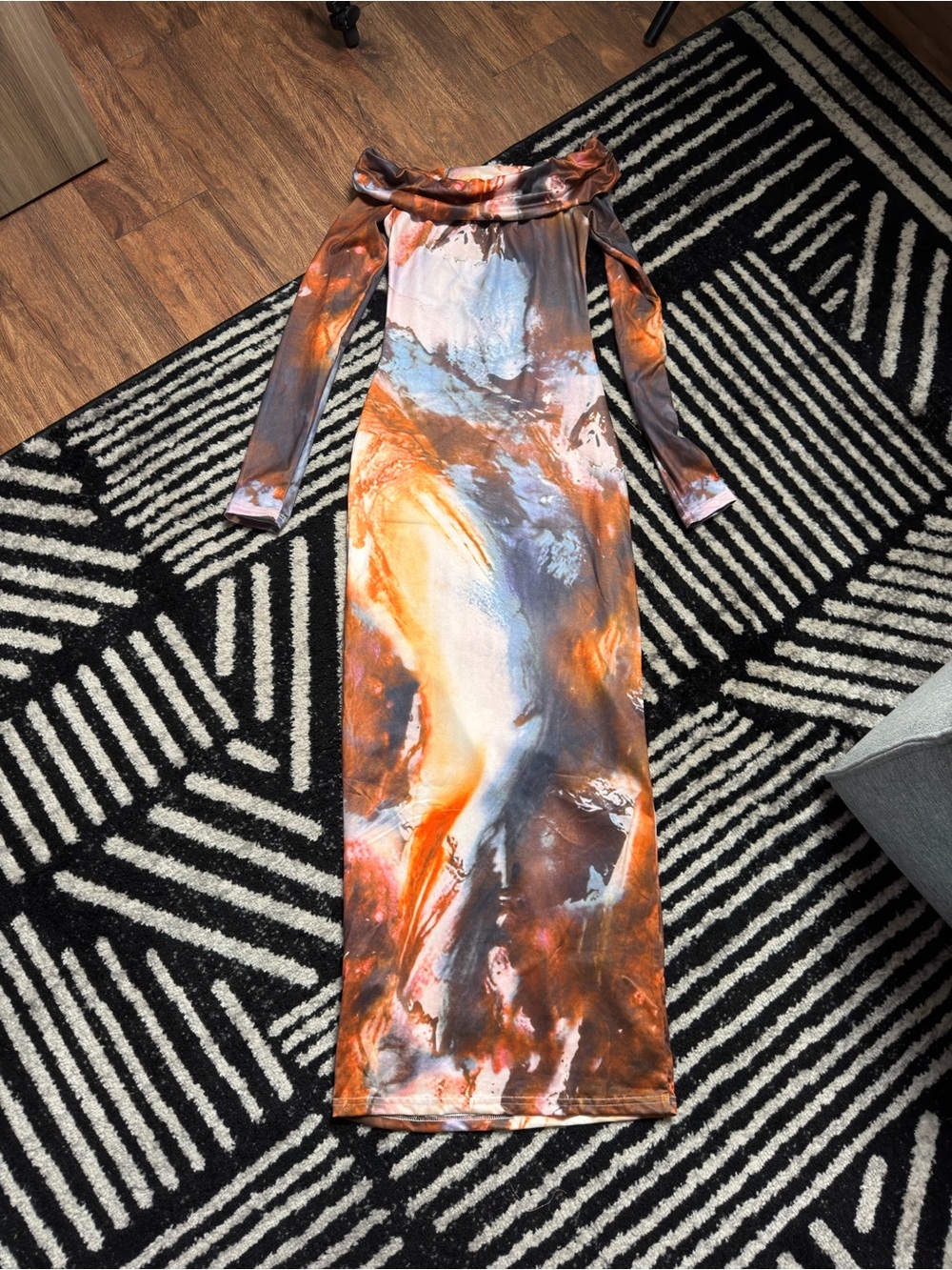 Off-Shoulder Long Sleeve Abstract Print Maxi Dress - Orange Multi